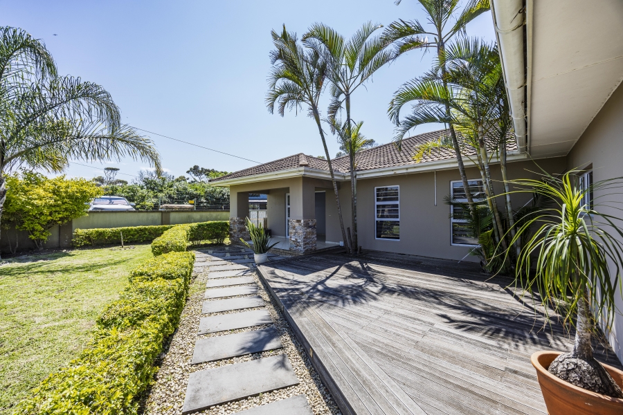 4 Bedroom Property for Sale in Sunrise On Sea Eastern Cape